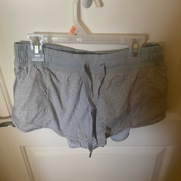 Lululemon Hotty Hot Short - Picture 1 of 6